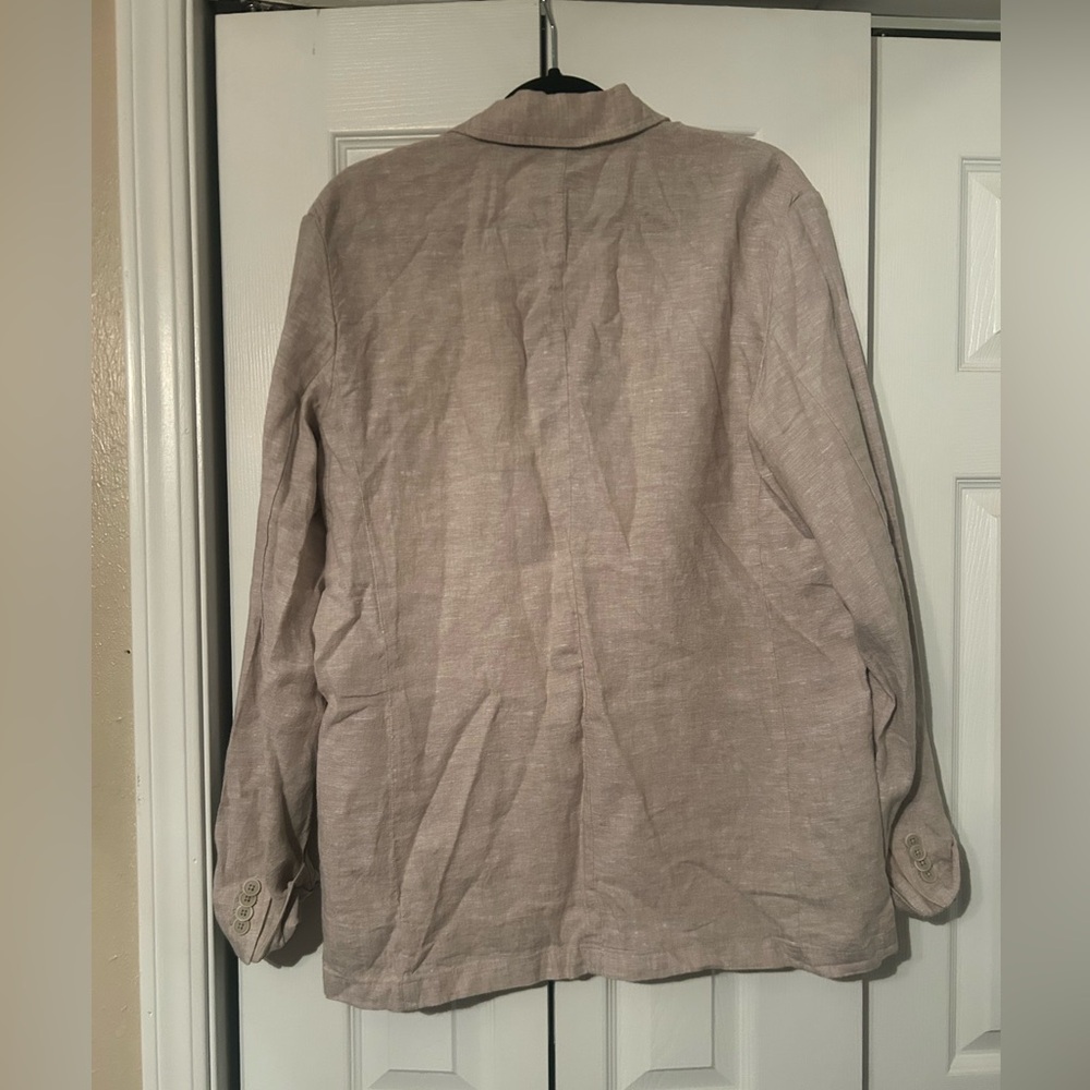 Daniel Hechter Men’s Linen Blazer
Size Medium • New With Tags - Picture 3 of 3